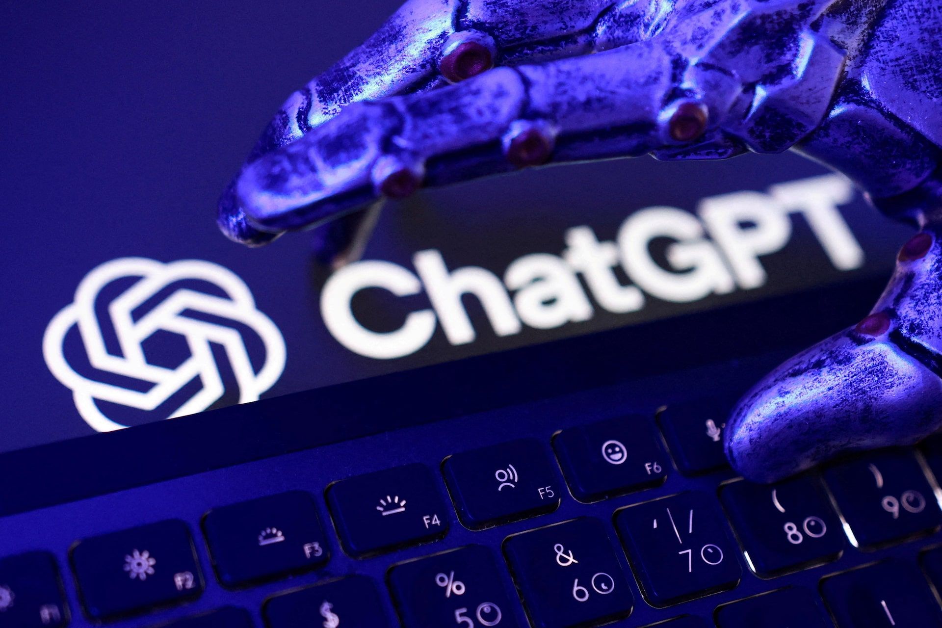 OpenAI Menguji Ejen Ditaja dalam Iklan ChatGPT? Bagaimana Shopify dan HubSpot Terlibat