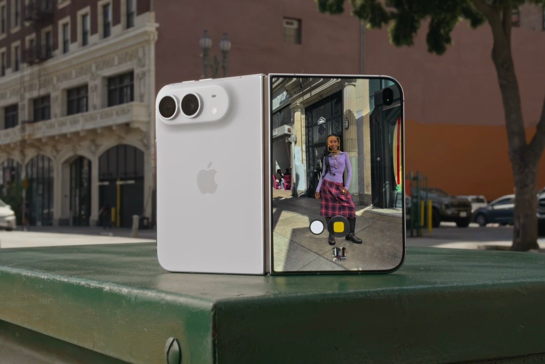 iPhone Duo posicionado meio aberto demonstrando o modo de visualização de câmera de mesa