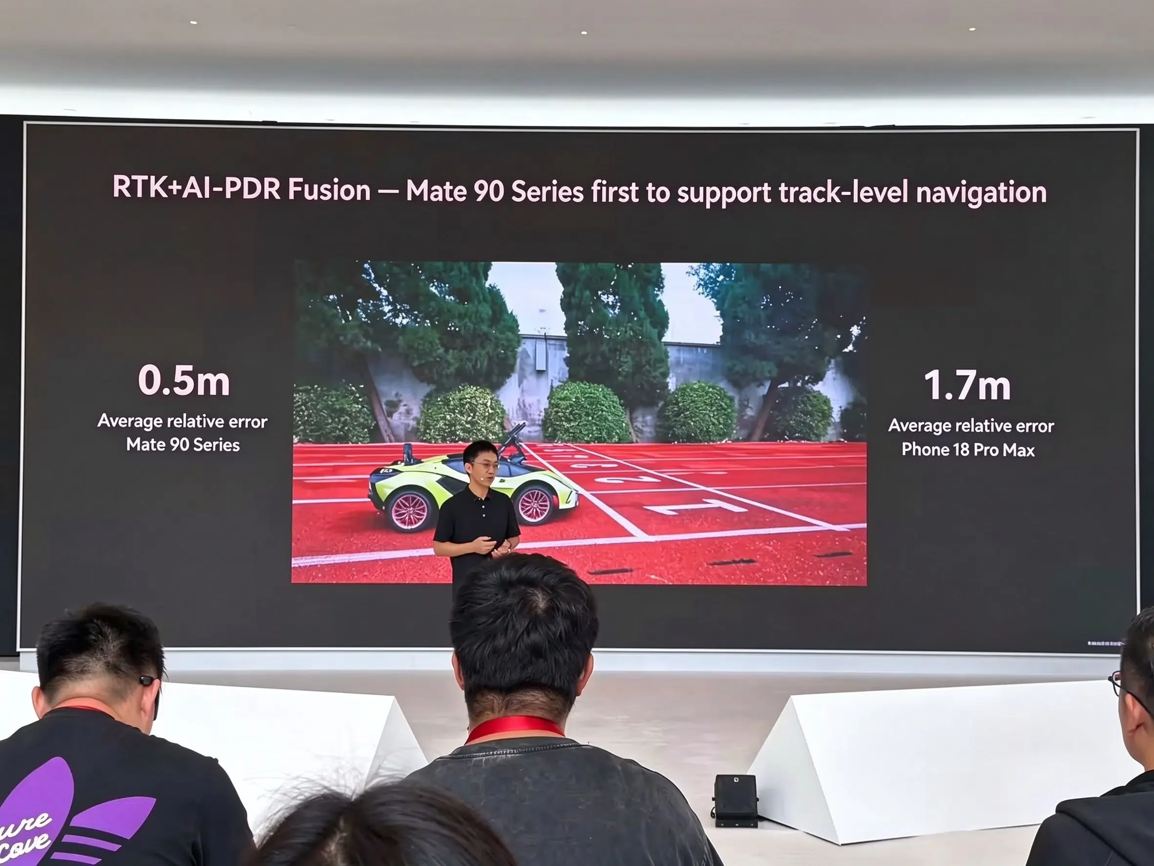 Diapositive de présentation détaillant la navigation sur piste athlétique alimentée par la fusion de capteurs RTK et AI-PDR