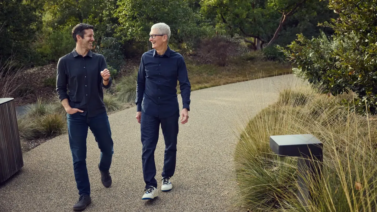 Official portrait of Apple executive leadership during corporate transition announcement